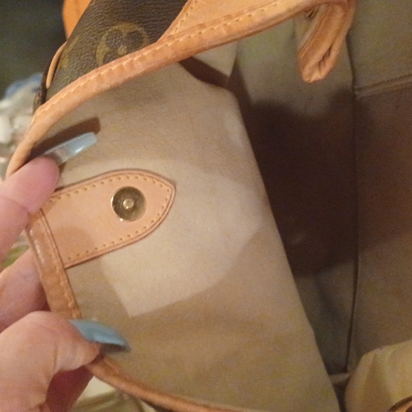 Louis Vuitton Galleria - Picture 9 of 10